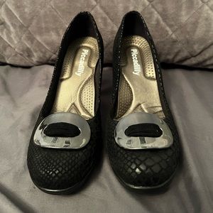 Black snakeskin pumps - Size 8